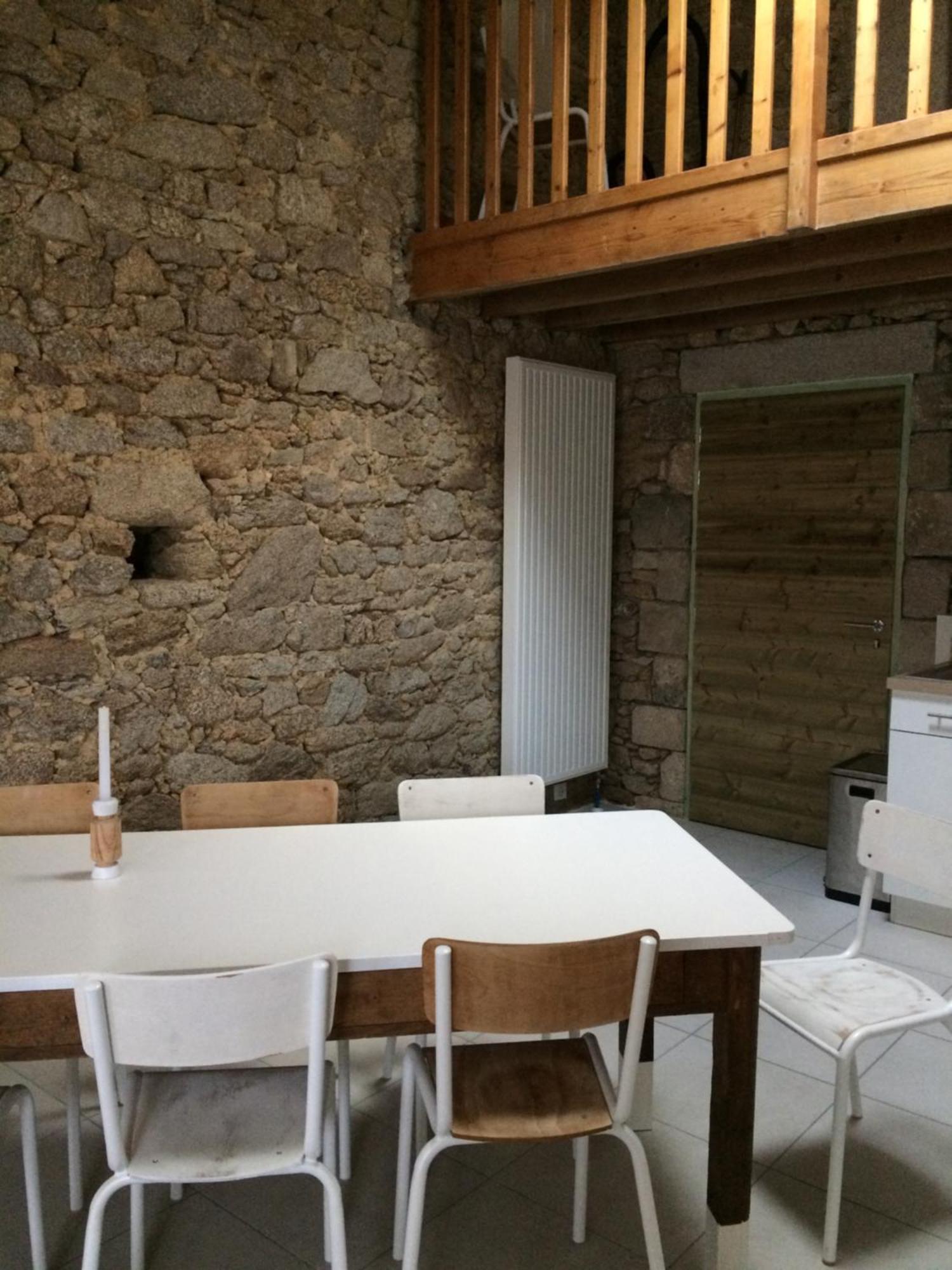 LE PETIT MONTY Gite Côté Jardin Saint-Malo-du-Bois Exterior foto